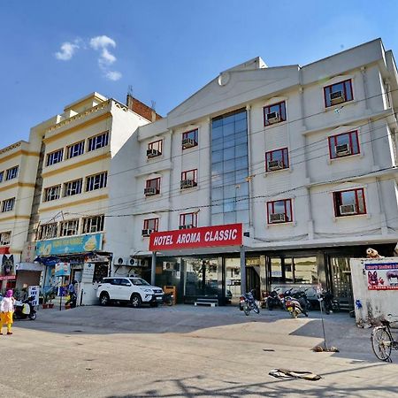 Oyo 1822 Hotel Ambassador เดห์ราดุน ภายนอก รูปภาพ