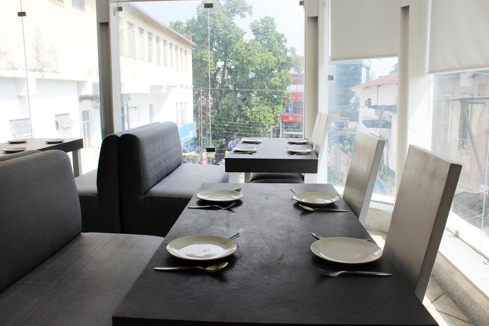 Oyo 1822 Hotel Ambassador เดห์ราดุน ภายนอก รูปภาพ