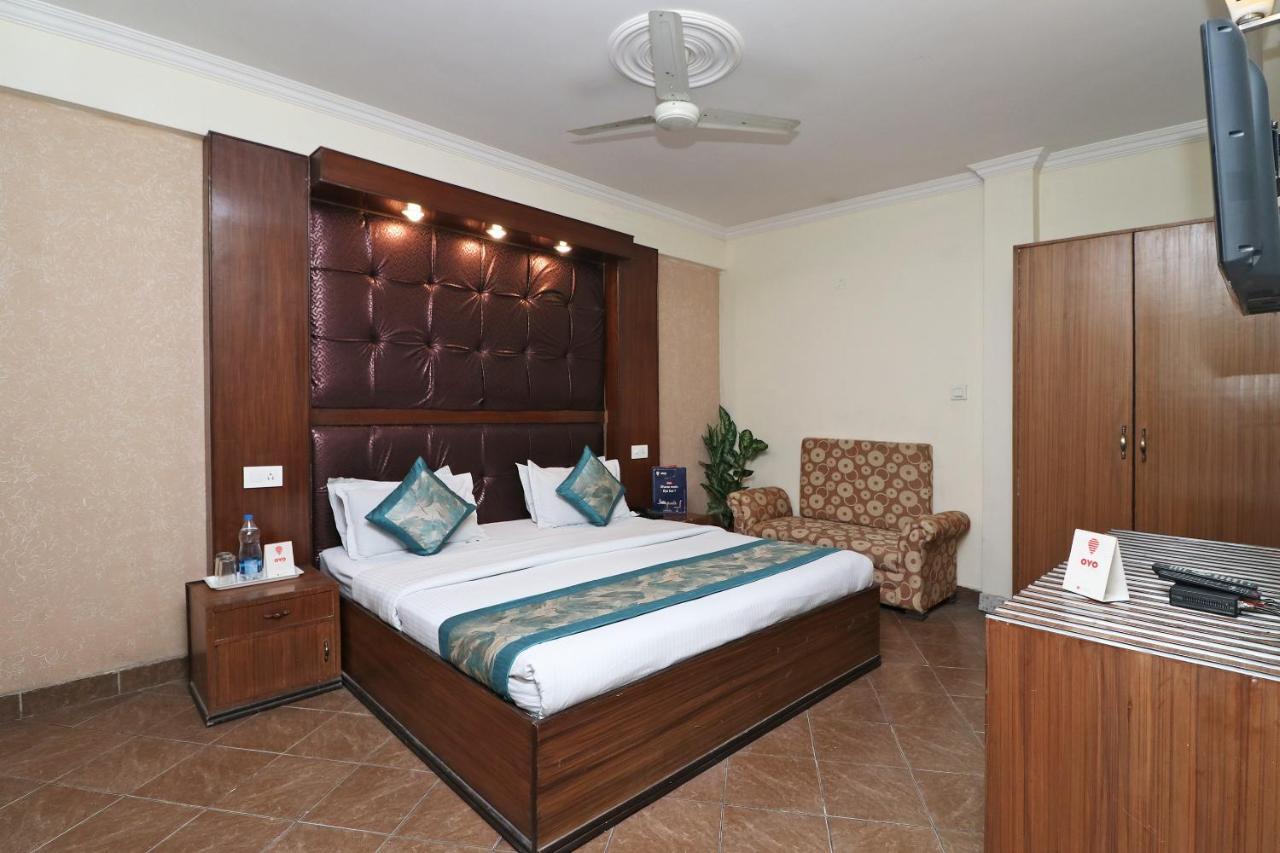 Oyo 1822 Hotel Ambassador เดห์ราดุน ภายนอก รูปภาพ