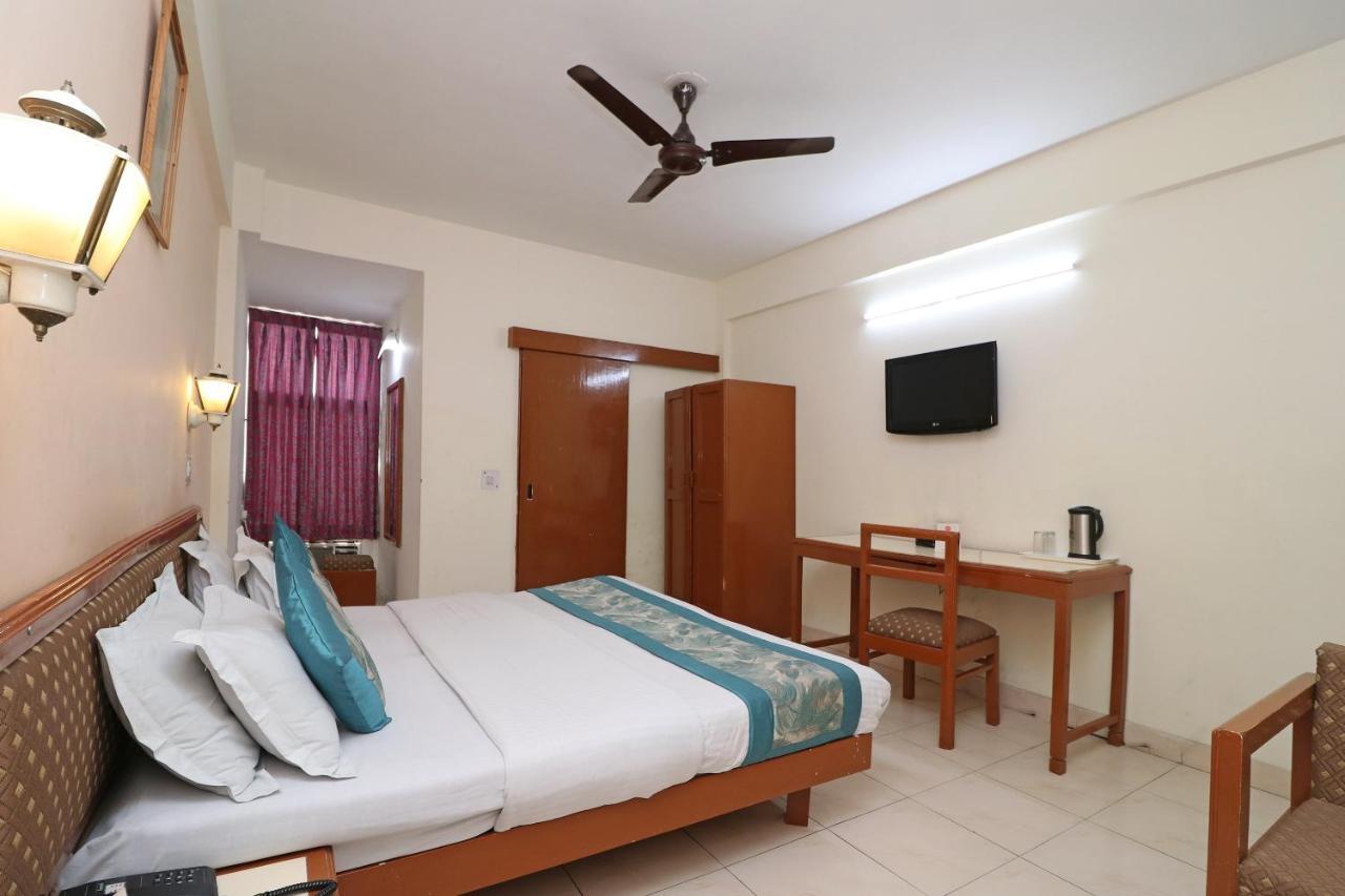 Oyo 1822 Hotel Ambassador เดห์ราดุน ภายนอก รูปภาพ