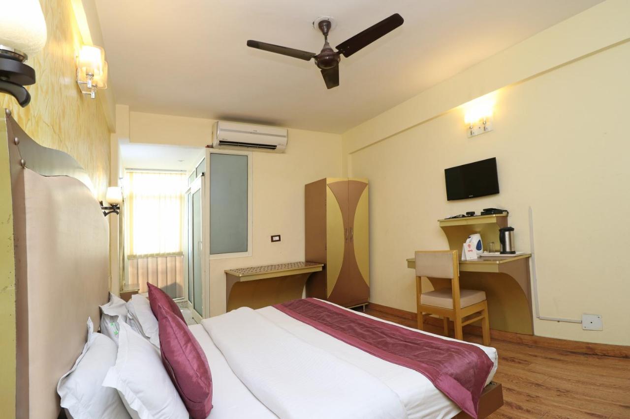 Oyo 1822 Hotel Ambassador เดห์ราดุน ภายนอก รูปภาพ