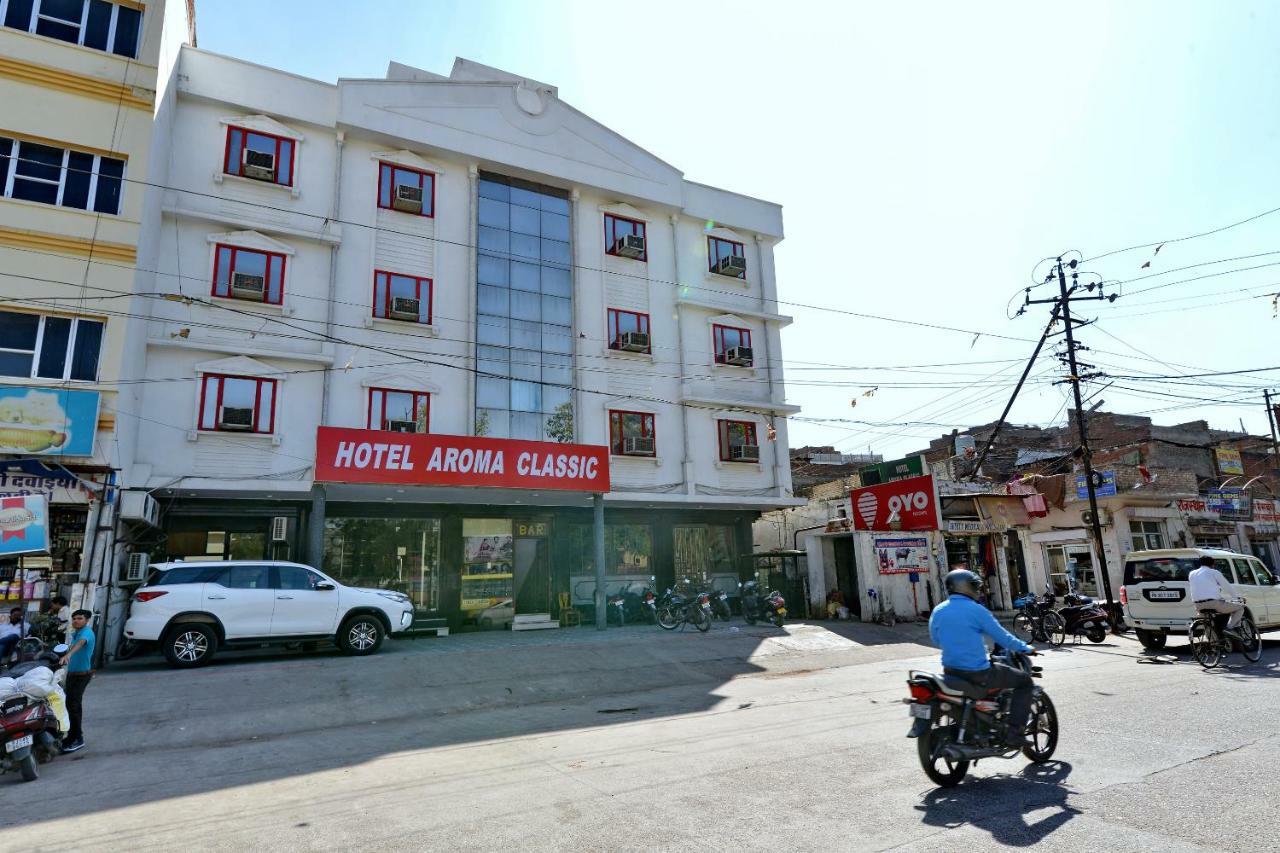 Oyo 1822 Hotel Ambassador เดห์ราดุน ภายนอก รูปภาพ